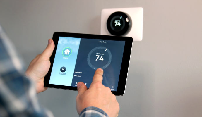 a person controlling thermostat from the app